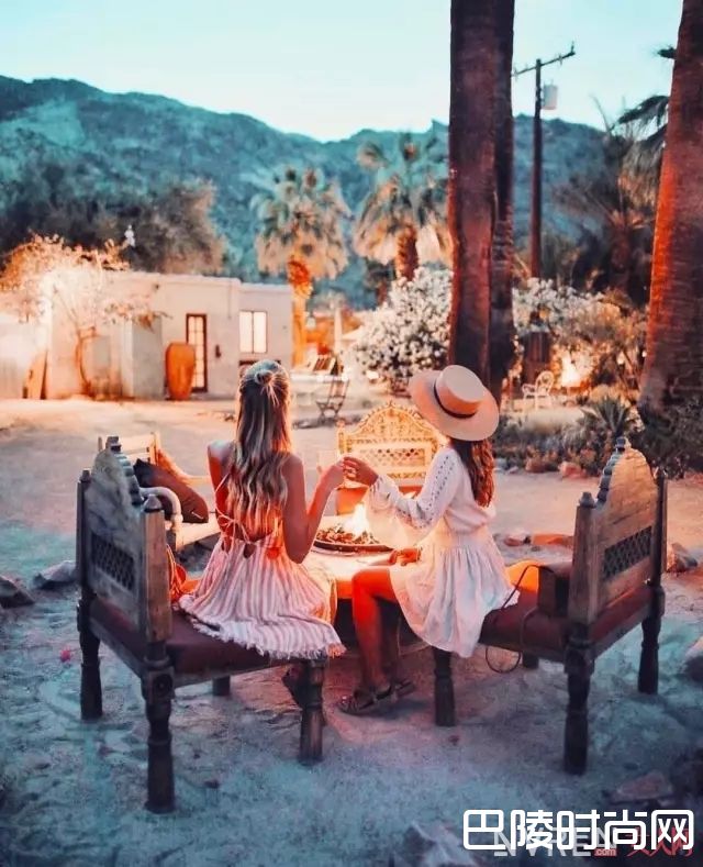 海边连衣裙_海边度假穿什么？来看看简单易学+美貌上镜的穿搭法