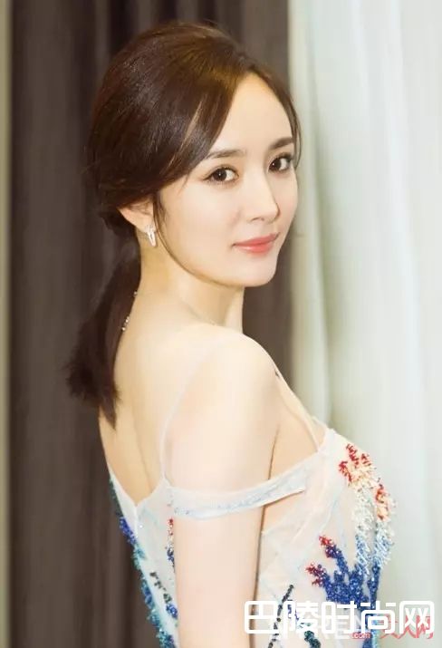 低马尾发型_头发长了别披着！这10种发型让你美成夏日女神！