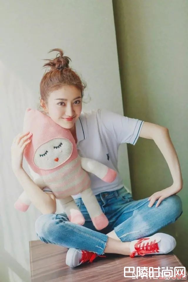  花瓣头发型是什么_头发长了别披着！这10种发型让你美成夏日女神！