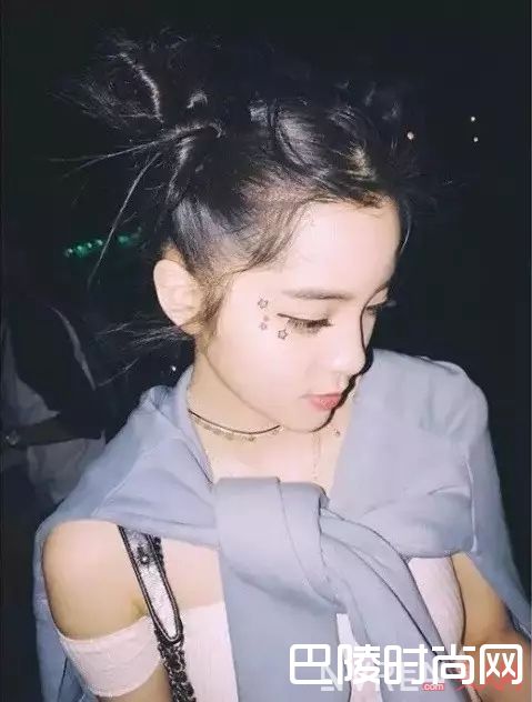 双丸子头发型_头发长了别披着！这10种发型让你美成夏日女神！