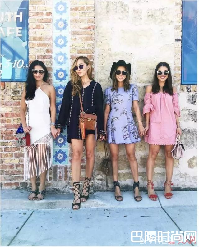 适合海滩的绑带式凉鞋_海边度假穿什么？来看看简单易学+美貌上镜的穿搭法