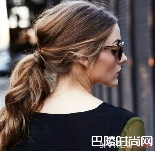 低马尾发型_头发长了别披着！这10种发型让你美成夏日女神！