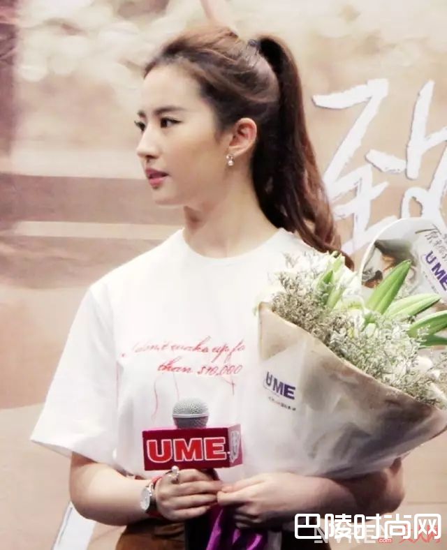 高马尾发型_头发长了别披着！这10种发型让你美成夏日女神！