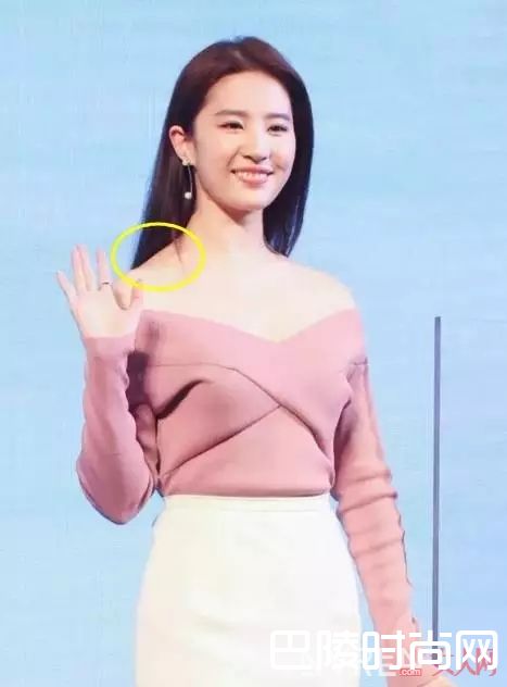 一字肩需要注意什么_夏日露肉学习班开课 露出的每一个部位都别忽视