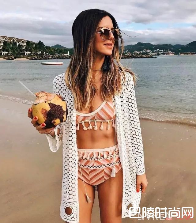 海边罩衫_海边度假穿什么？来看看简单易学+美貌上镜的穿搭法
