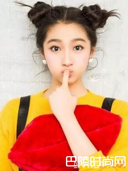 双丸子头发型_头发长了别披着！这10种发型让你美成夏日女神！