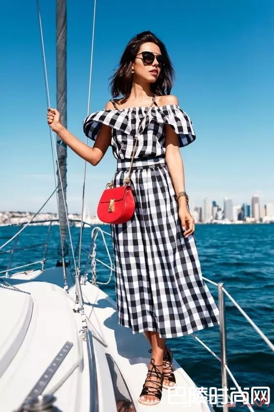 度假格纹裙_海边度假穿什么？来看看简单易学+美貌上镜的穿搭法