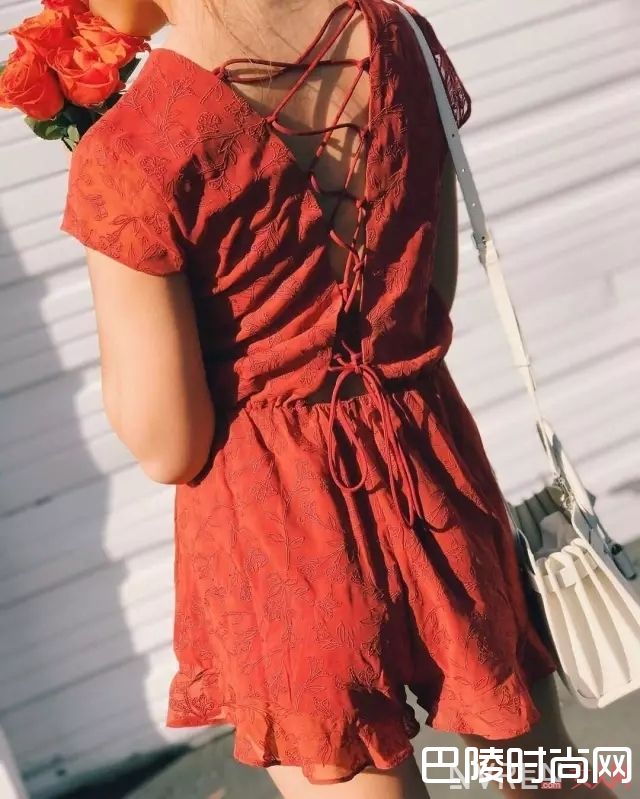 度假风衬衫和连体裤_海边度假穿什么？来看看简单易学+美貌上镜的穿搭法