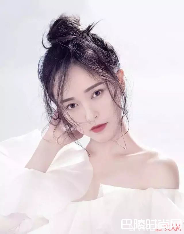  花瓣头发型是什么_头发长了别披着！这10种发型让你美成夏日女神！