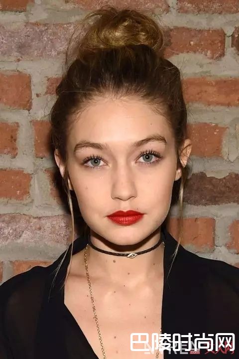  花瓣头发型是什么_头发长了别披着！这10种发型让你美成夏日女神！