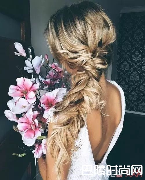 ​菠萝辫发型是什么_头发长了别披着！这10种发型让你美成夏日女神！