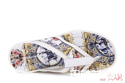 Dolce&Gabbana拖鞋简介_今天夏天流行什么拖鞋？这六款品牌拖鞋时尚好搭配