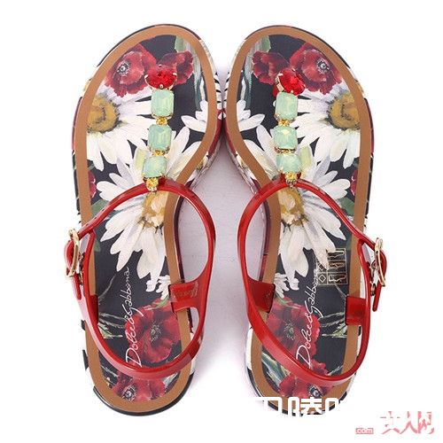 Dolce&Gabbana拖鞋简介_今天夏天流行什么拖鞋？这六款品牌拖鞋时尚好搭配