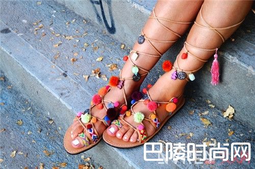 Aquazzura拖鞋简介_今天夏天流行什么拖鞋?这六款品牌拖鞋时尚好搭配