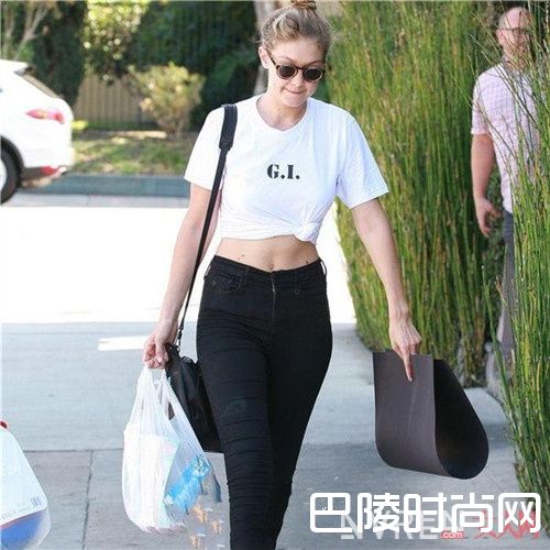 细节呼应同色系好看吗_上个班就迟到? 这四款同色系穿搭让你跟迟到说再见