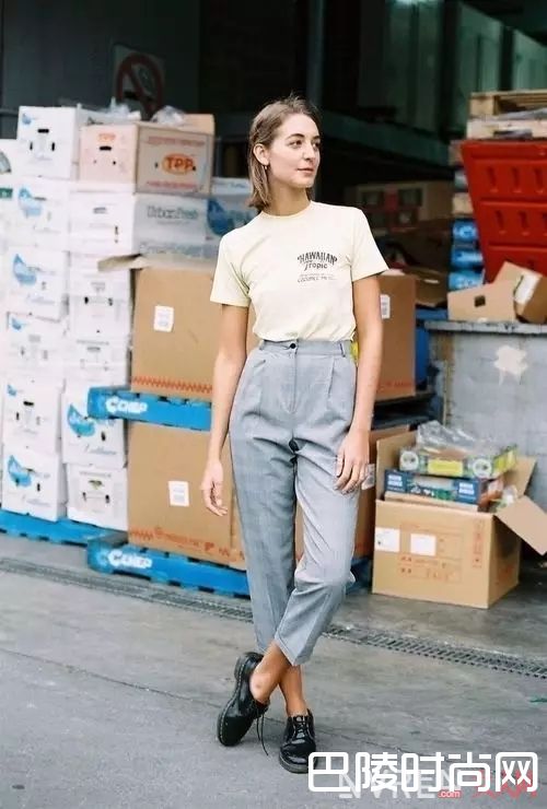 T恤加高腰裤显瘦_让你看上去瘦5斤的夏季时髦穿搭法