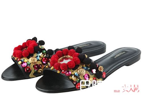 Dolce&Gabbana拖鞋简介_今天夏天流行什么拖鞋？这六款品牌拖鞋时尚好搭配