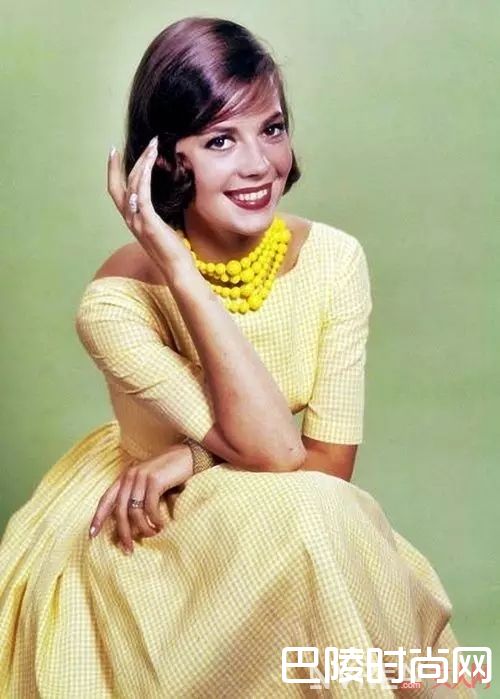 2017流行色樱草黄_初夏专色！让人心情都明媚起来的“黄色系”