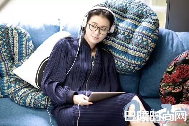 关关海报套装同款_欢乐颂2开播，安迪穿的连衣裙才300块，她的口红色号居然是这个！