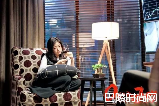 欢乐颂2樊胜美同款_欢乐颂2开播，安迪穿的连衣裙才300块，她的口红色号居然是这个！