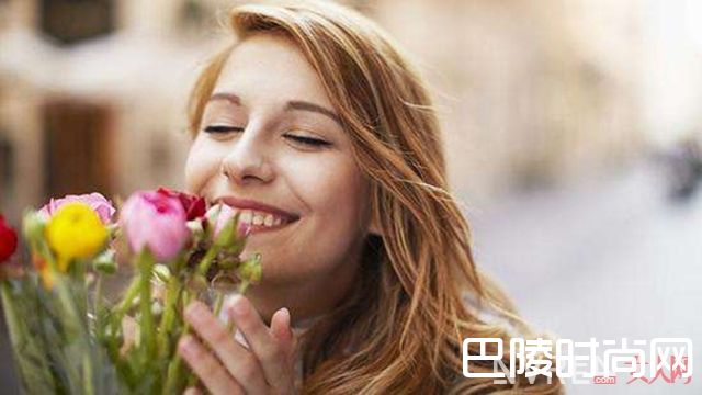 Thierry Mugler产品介绍_不靠香水也可以“暗香盈袖”?这16个兼具美貌与灵魂的品牌满足你