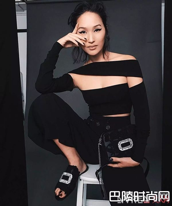 RV穆勒拖鞋简介_澡堂拖也美得让人心痒 今夏必入美鞋No.1