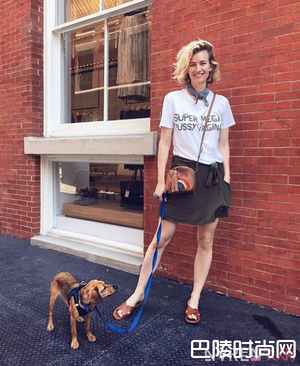 最流行的新款澡堂拖_澡堂拖也美得让人心痒 今夏必入美鞋No.1