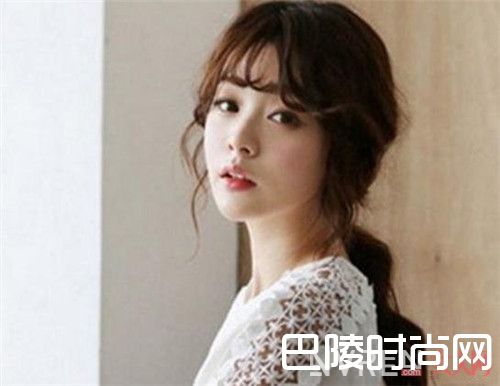 低马尾和不规则随意刘海搭配吗_2017年流行这15种发型，你是哪一款？