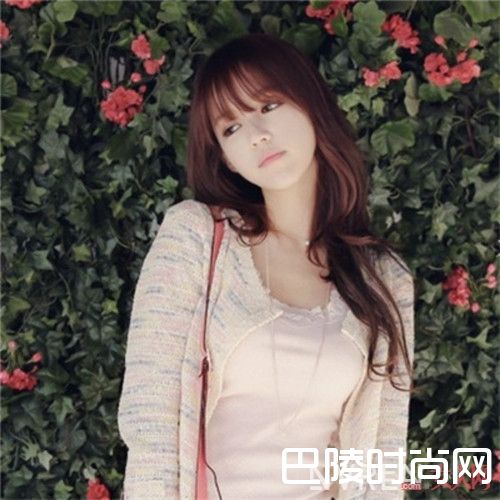 长发空气刘海今年流行吗_2017年流行这15种发型，你是哪一款？