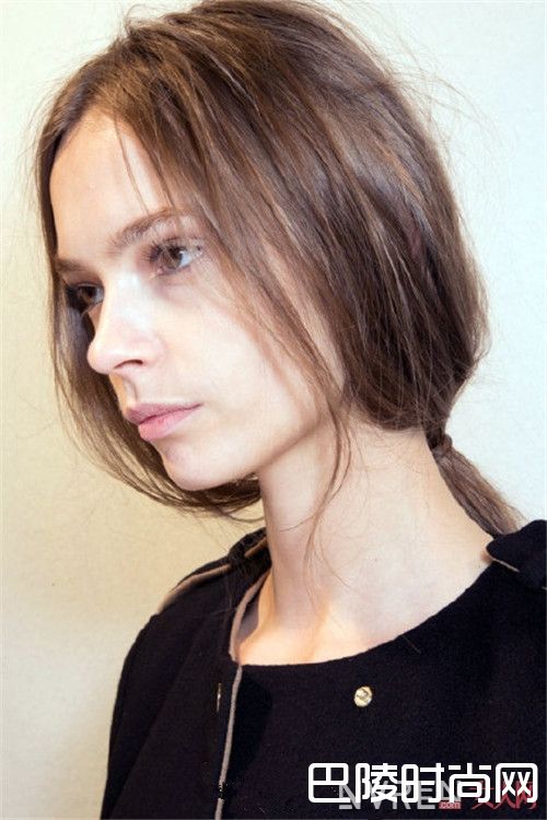 低马尾和不规则随意刘海搭配吗_2017年流行这15种发型，你是哪一款？
