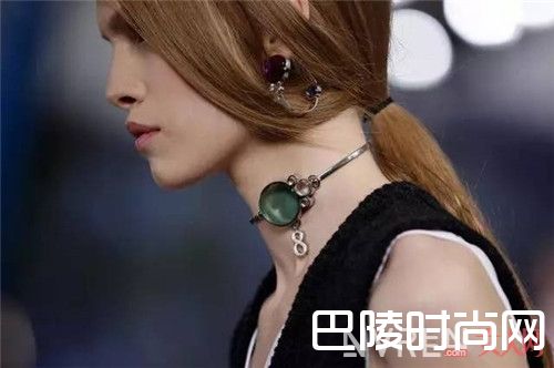 低马尾和不规则随意刘海搭配吗_2017年流行这15种发型，你是哪一款？