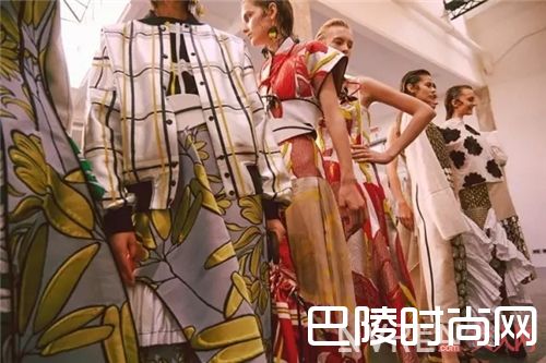 Marni的花朵元素_在这个穿印花的季节 要剁手当然选最经典的!