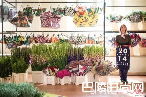 Marni的花朵元素_在这个穿印花的季节 要剁手当然选最经典的！