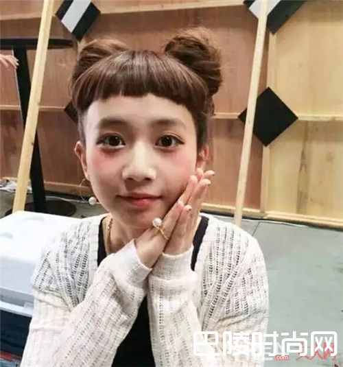 发型与唇色腮红如何搭配？_发型与妆容如何搭配？这样做可以为你加分不少