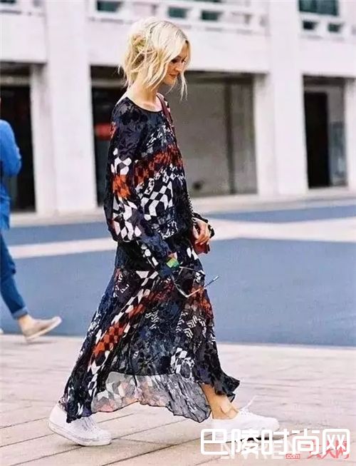 小白鞋与连衣裙如何搭配？_连衣裙+平底鞋容易显矮？那是因为你没学会这几个诀窍