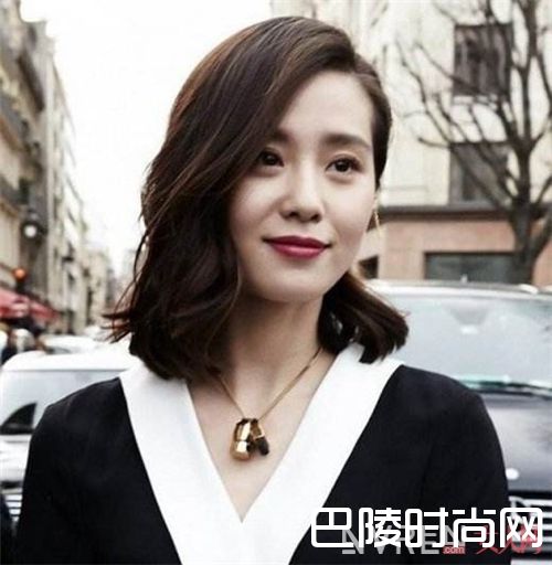 发型与唇色腮红如何搭配？_发型与妆容如何搭配？这样做可以为你加分不少