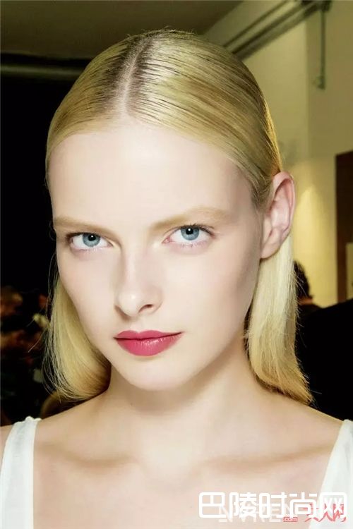 发型与眉毛如何搭配？_发型与妆容如何搭配？这样做可以为你加分不少
