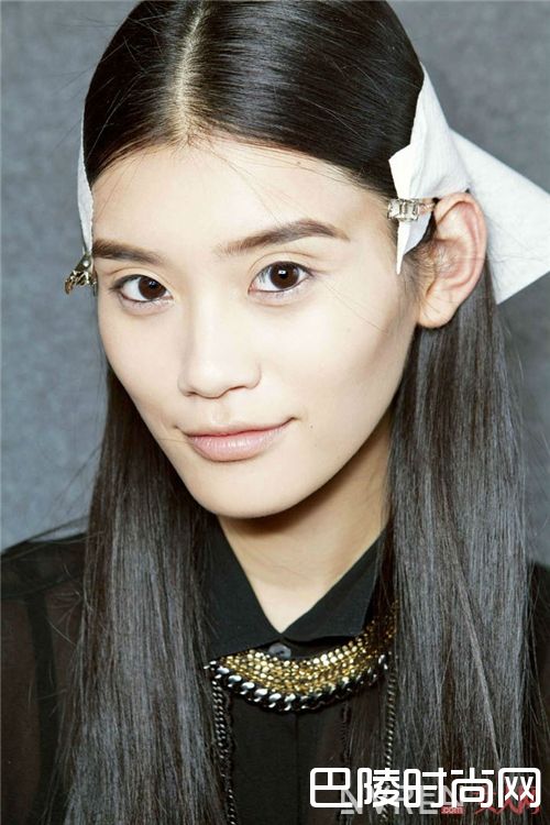 发型与眉毛如何搭配？_发型与妆容如何搭配？这样做可以为你加分不少