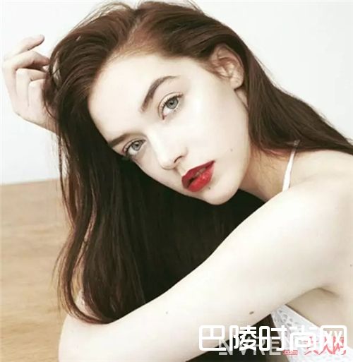 发型与唇色腮红如何搭配？_发型与妆容如何搭配？这样做可以为你加分不少