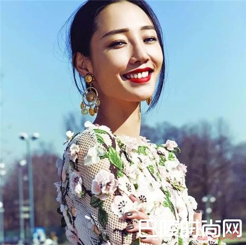 发型与眉毛如何搭配？_发型与妆容如何搭配？这样做可以为你加分不少