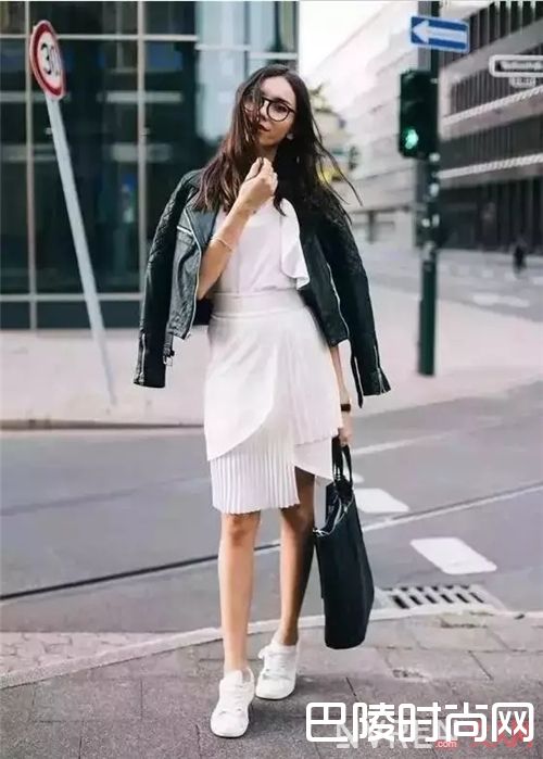 小白鞋与连衣裙如何搭配？_连衣裙+平底鞋容易显矮？那是因为你没学会这几个诀窍