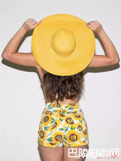 樱草黄如何穿搭？_今年夏天的四大流行色 这样穿才能美一夏！