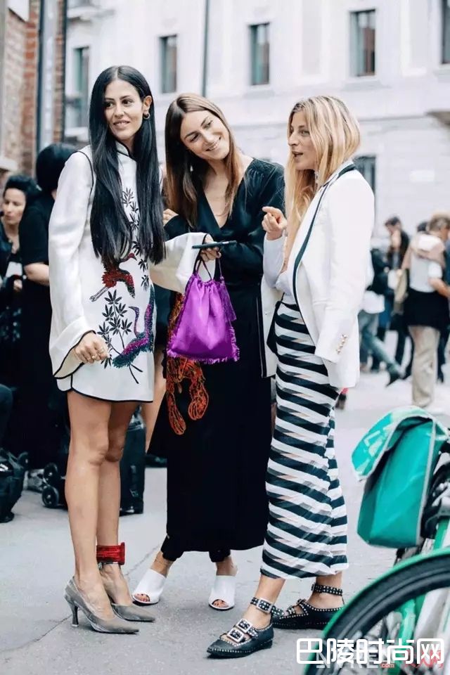 脚环是怎么红起来的_Choker还没戴够 现在又流行“脚环”了？