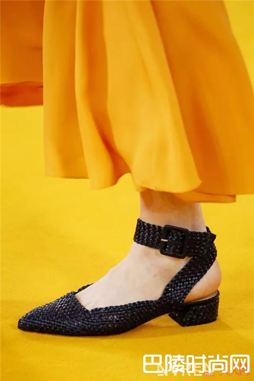 麻编渔夫鞋有哪些值得推荐?_本季最流行的5款凉鞋 这些明星已经穿上了!
