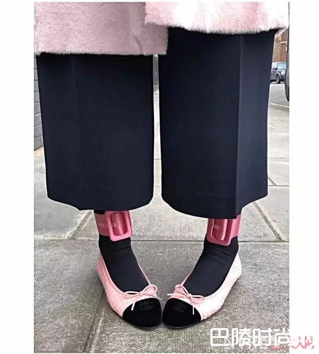 脚环可以配什么鞋子_Choker还没戴够 现在又流行“脚环”了？