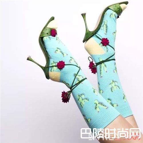 Manolo Blahnik鞋子推荐_这些长满花朵的鞋子 穿上后美得像仙女一般！