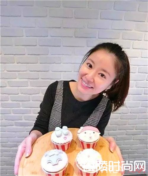 如何打造高马尾造型？_夏季扎什么发型？反正扎个马尾辫肯定不会错！