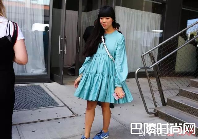 天堂蓝穿搭_草木绿彻底拔草！这几个流行色貌美又好穿