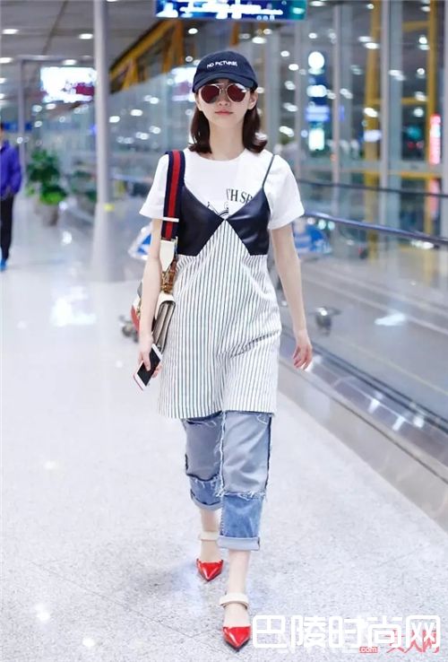 猫跟凉鞋有哪些值得推荐？_本季最流行的5款凉鞋 这些明星已经穿上了！