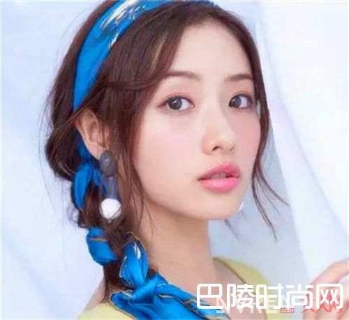 如何打造各式编发马尾造型?_夏季扎什么发型?反正扎个马尾辫肯定不会错!